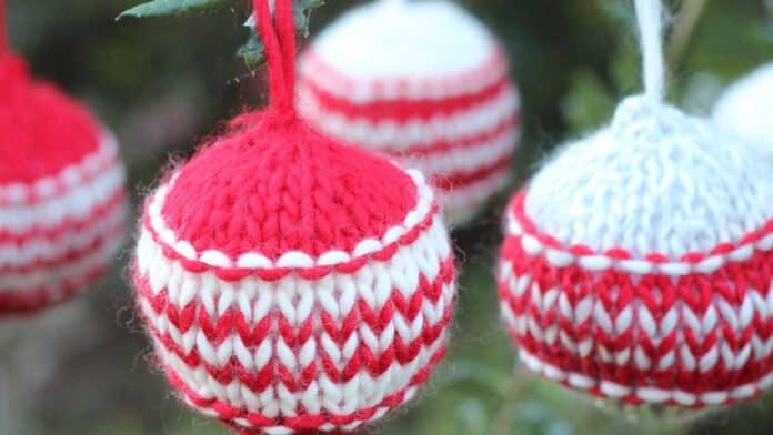 knitted christmas balls