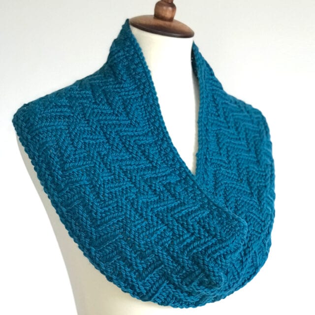 How to Knit a Scarf in Zigzag Pattern - Studio Knit