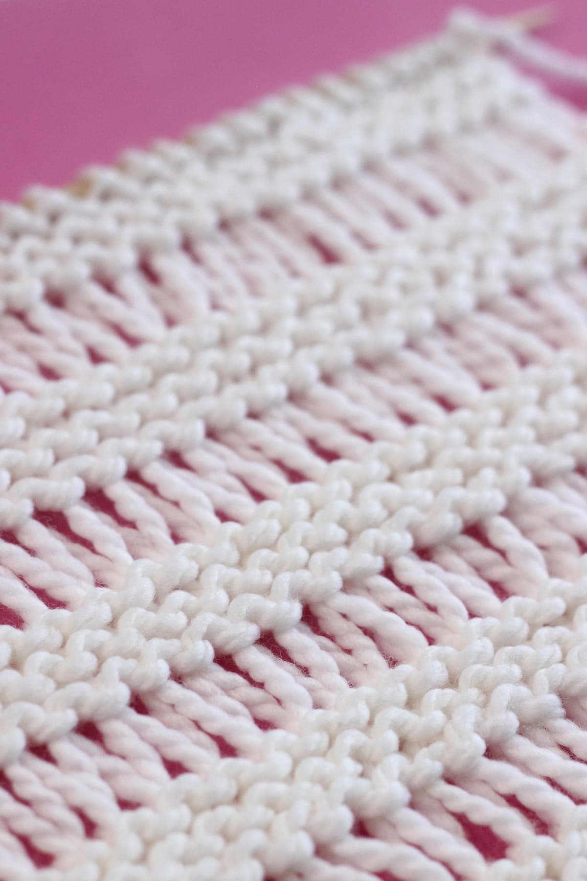 Side view of Garter Drop Stitch knitting texture in white yarn color.