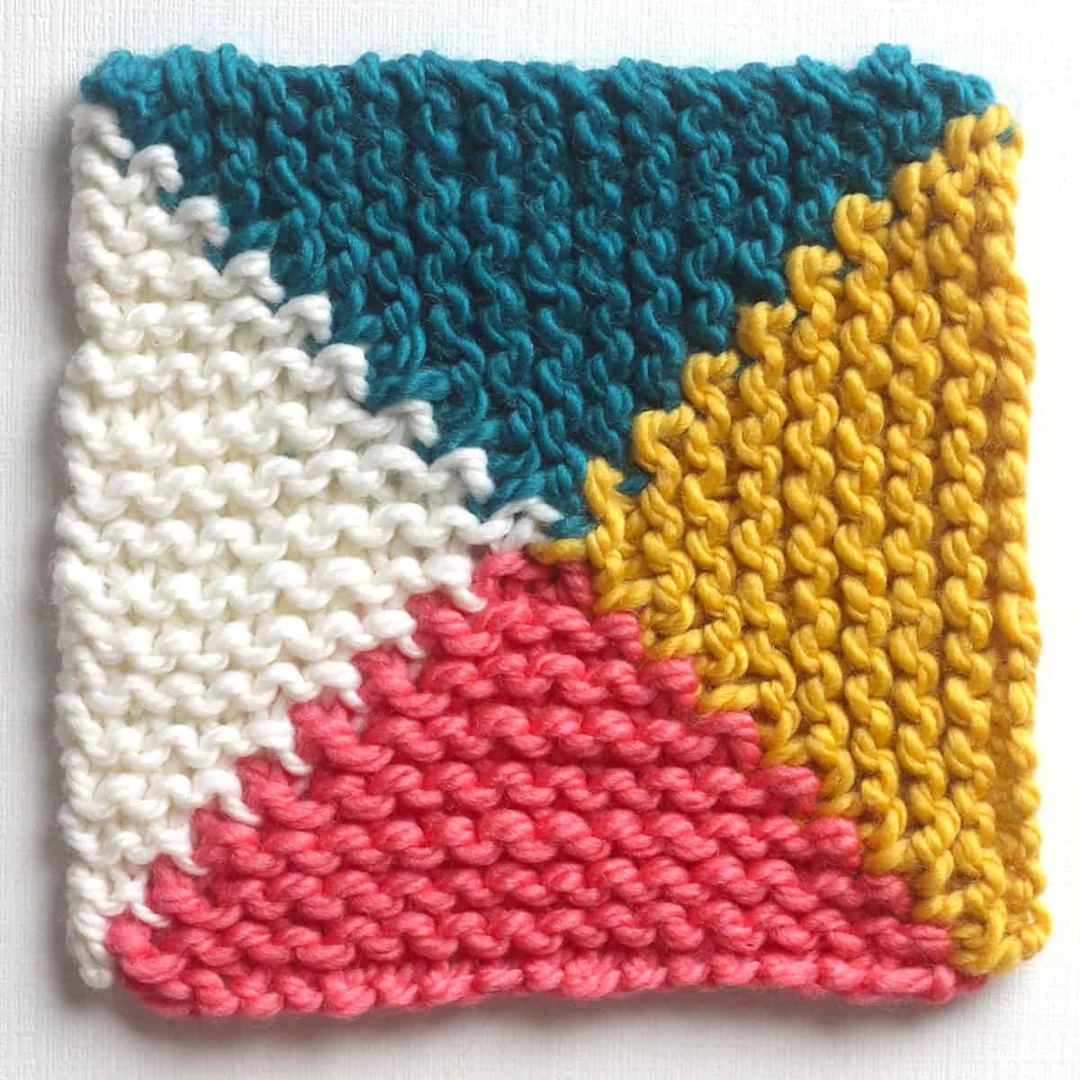 Knitted Quarter Square Triangle Knitting Pattern (4-Color Mitered Square)